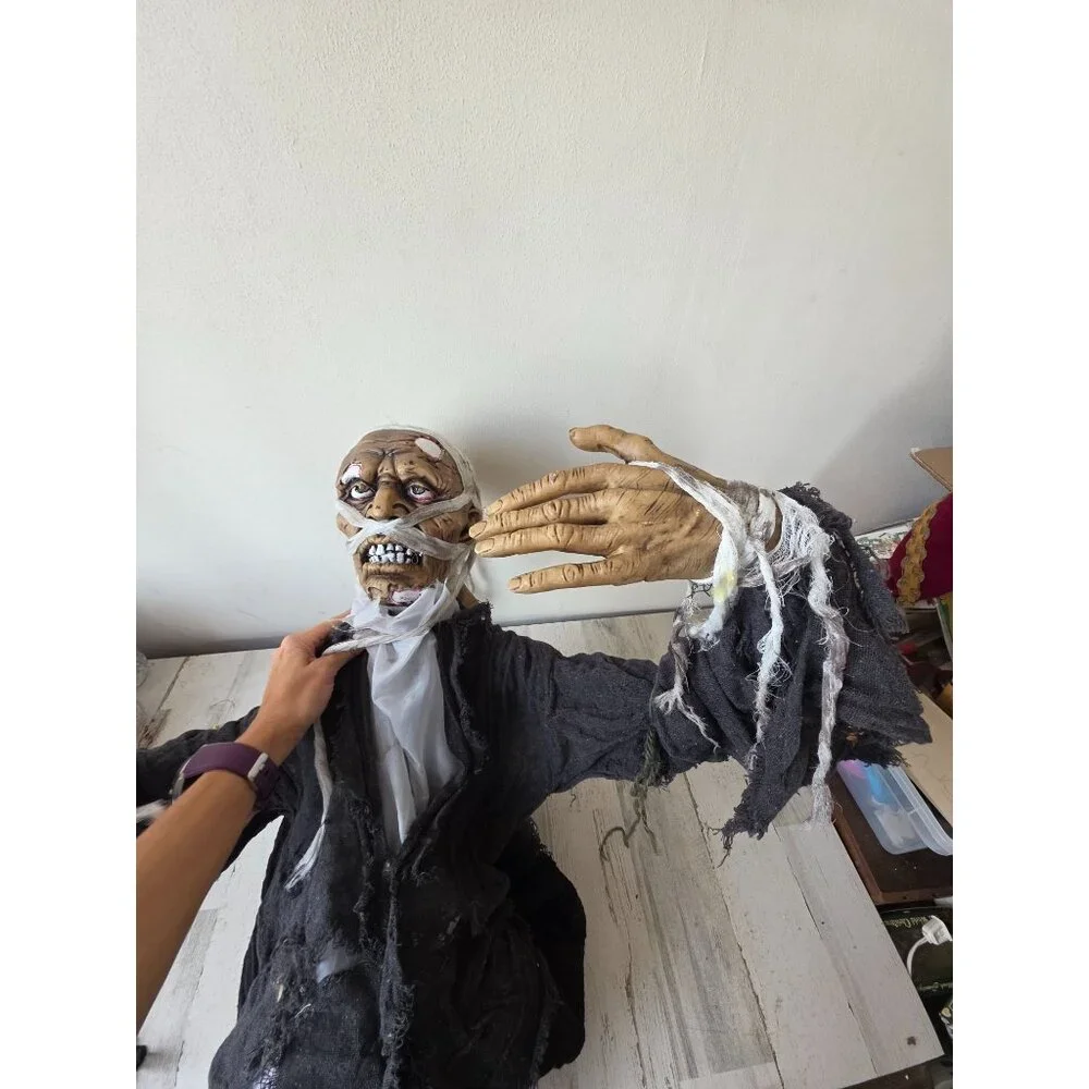 Life-size hanging mummy zombie Halloween prop‎ vintage